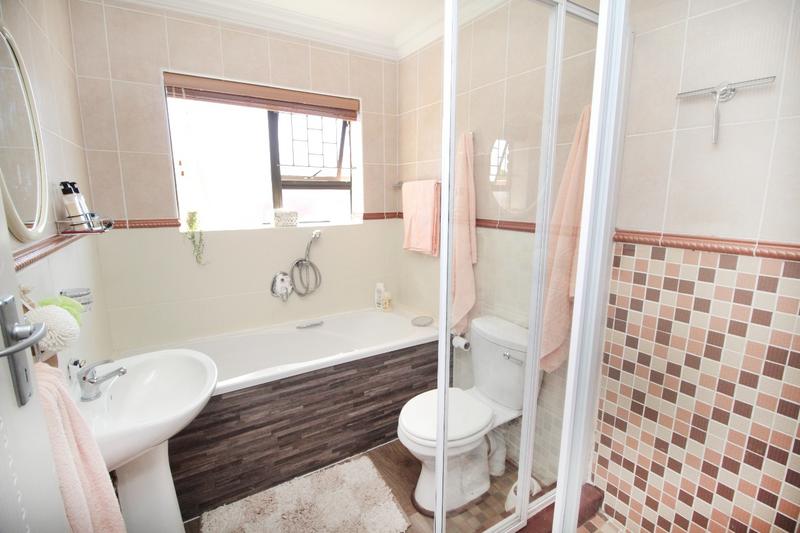 3 Bedroom Property for Sale in Fraaiuitsig Western Cape